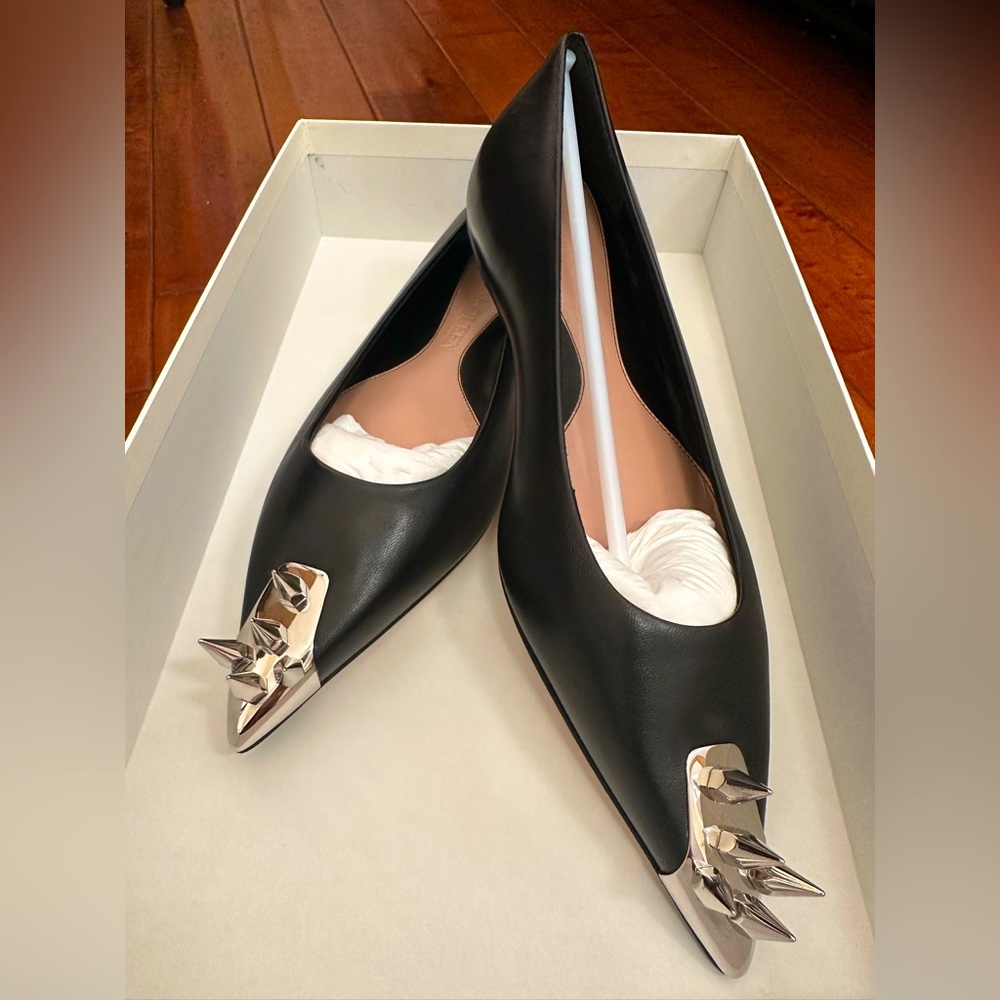 NWT Alexander McQueen flats in black/silver, size 37 1/2 (7.5 US)